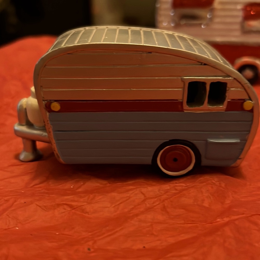 👑 2 for $15 sale!!  RV for gnome garden.